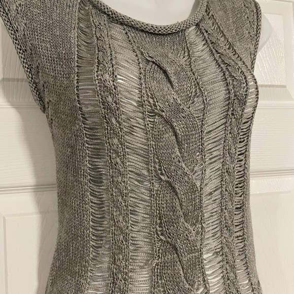 Guess fringe knit grey sweater size small NWOT - Picture 3 of 3